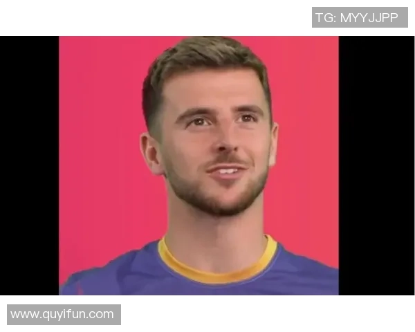 怀旧足球球星卡老人与珍藏往事的温情记忆